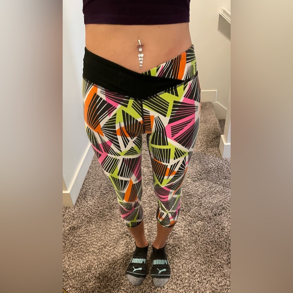 Fabletics Winn PowerHold® Capri Tribal Geo Print Crossover Waistband Size Small
